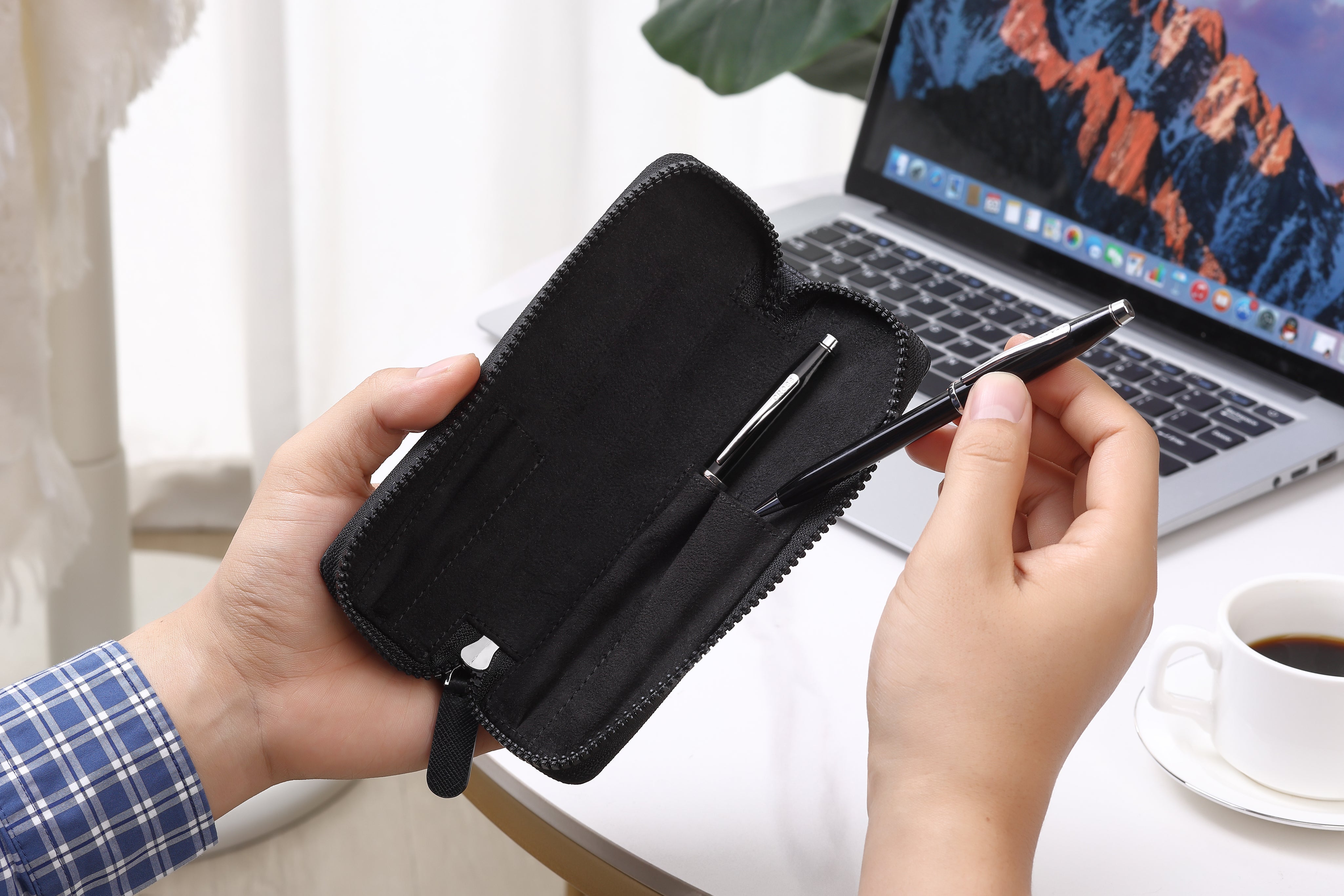 Estuche clásico de cuero negro para un bolígrafo Cross